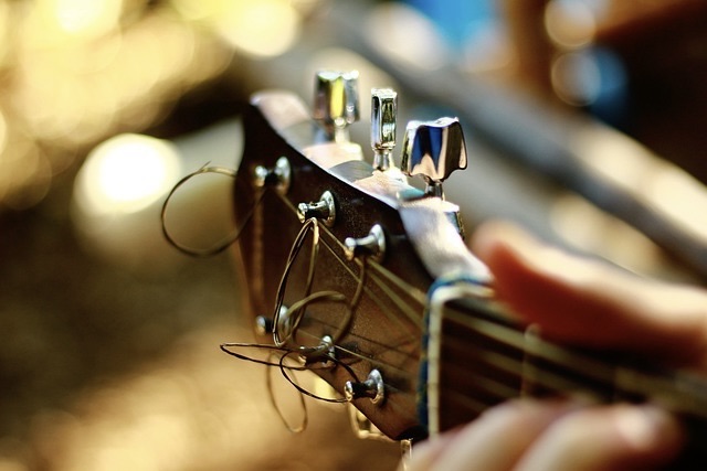 レフティギターのネック形状: