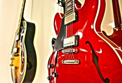 レフティギターの購入ポイント: 使いやすさと演奏性を重視して